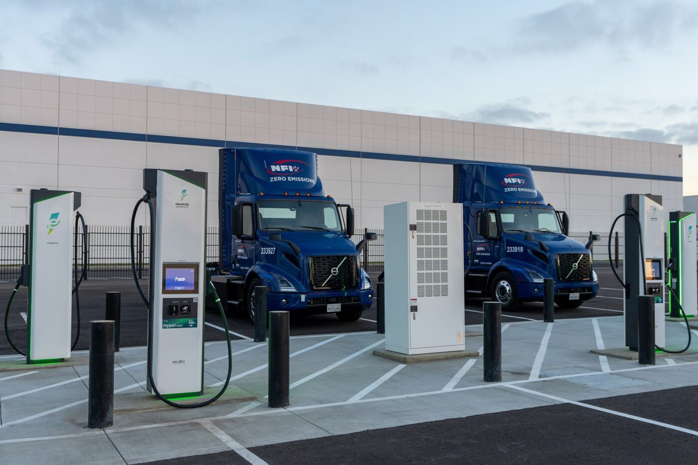 nfi volvo trucks vnr electric electrify america ladestation charging station e lkw electric trucks usa 2024 03 min