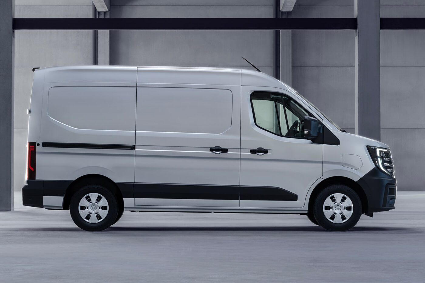 nissan interstar e transporter electric transporter 2024 04 min nissan interstar e transporter electric transporter 2024 04 min