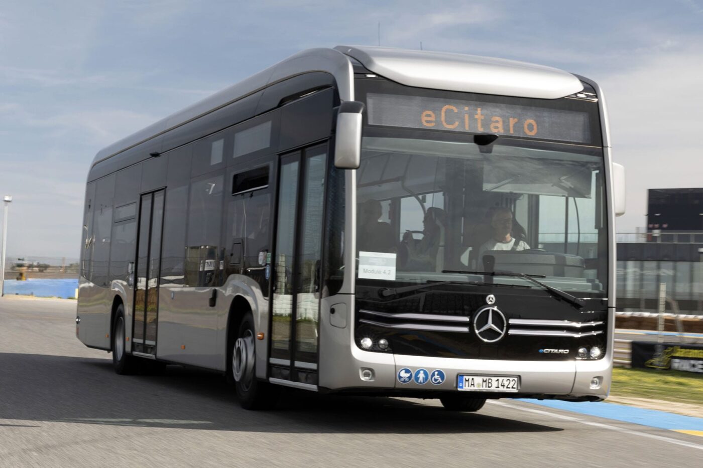 daimler buses mercedes benz ecitaro elektrobus electric bus 02 min