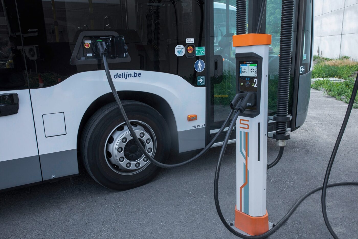 daimler buses mercedes benz ecitaro elektrobus electric bus kempower ladestation charging station de lijn belgien belgium min