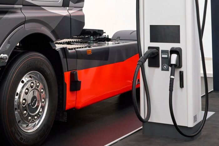 man e lkw electric truck abb ladestation charging station mcs 2023 03 min