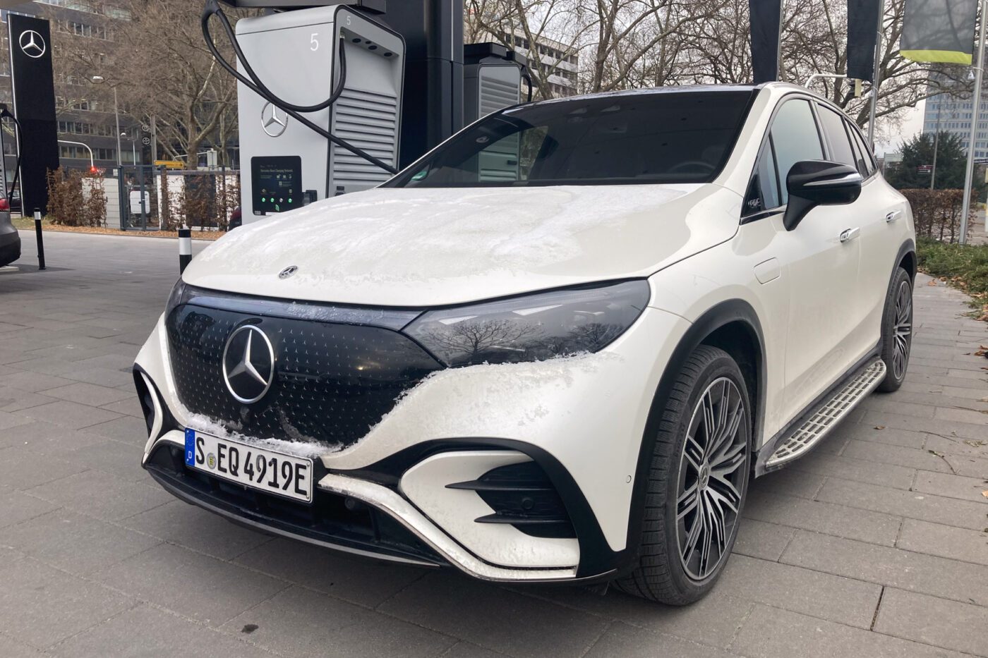 mercedes bent eqe suv 350 4matic test winter 2023 06