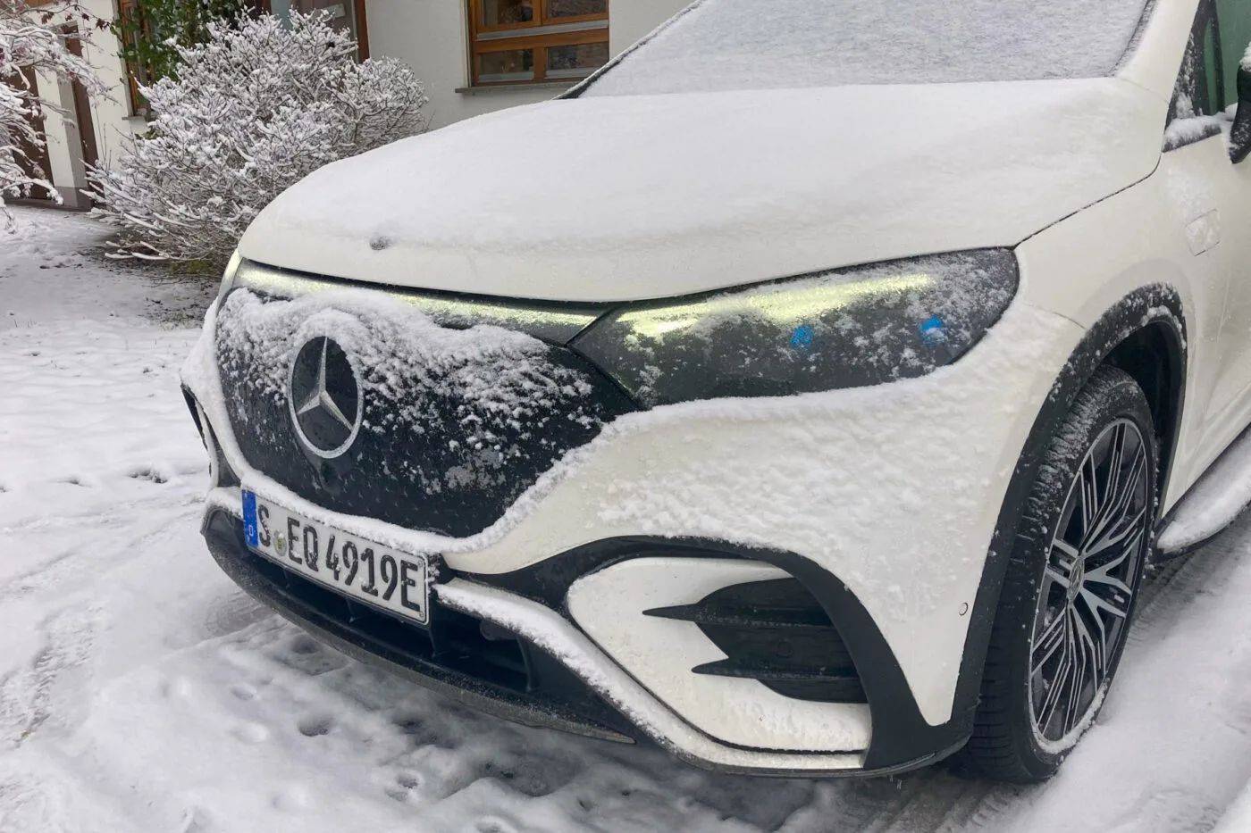 mercedes bent eqe suv 350 4matic test winter 2023 12