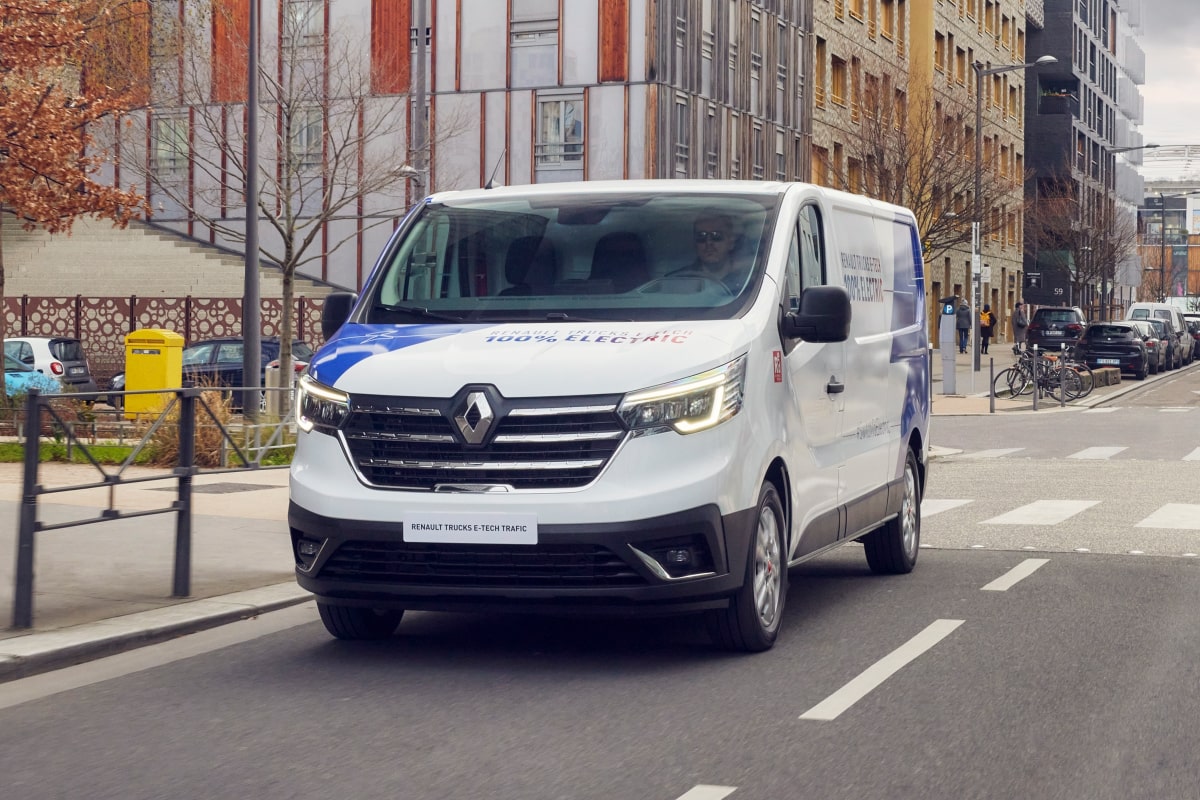 renault trafic e tech e transporter electric transporter 2024 02 min