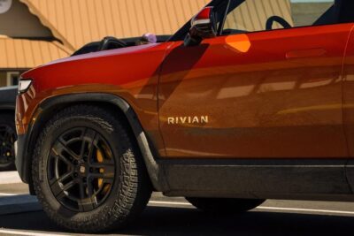 rivian r1s 2024 01 min