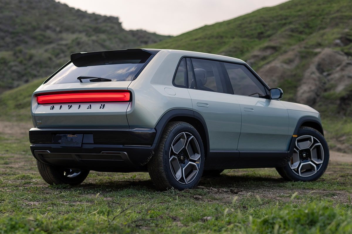 rivian r3 2024 01 min