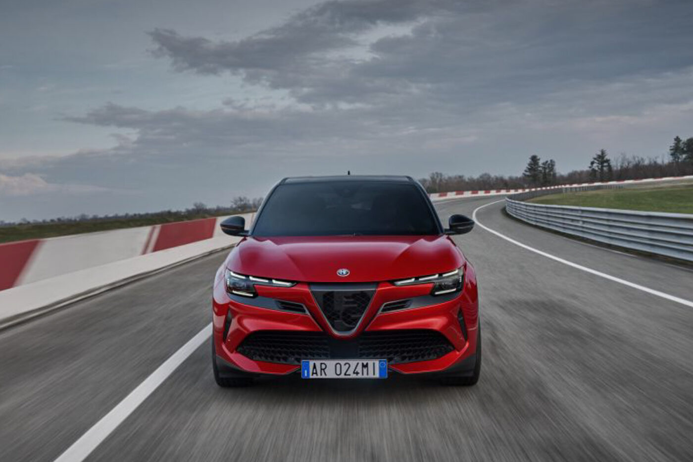 Alfa-Romeo-Junior-Elettrica-startet-bei-39-500-Euro