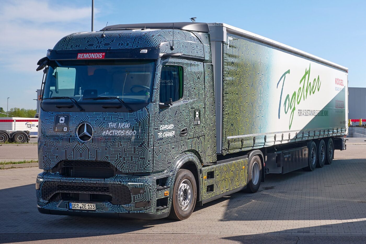 daimler truck mercedes benz eactros 600 e lkw electric truck remondis 2024 04 min