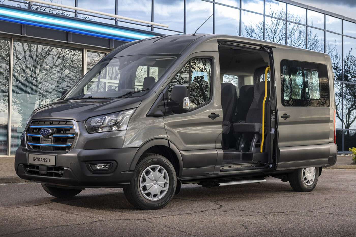 ford e transit e transporter electric transporter 2024 03 min