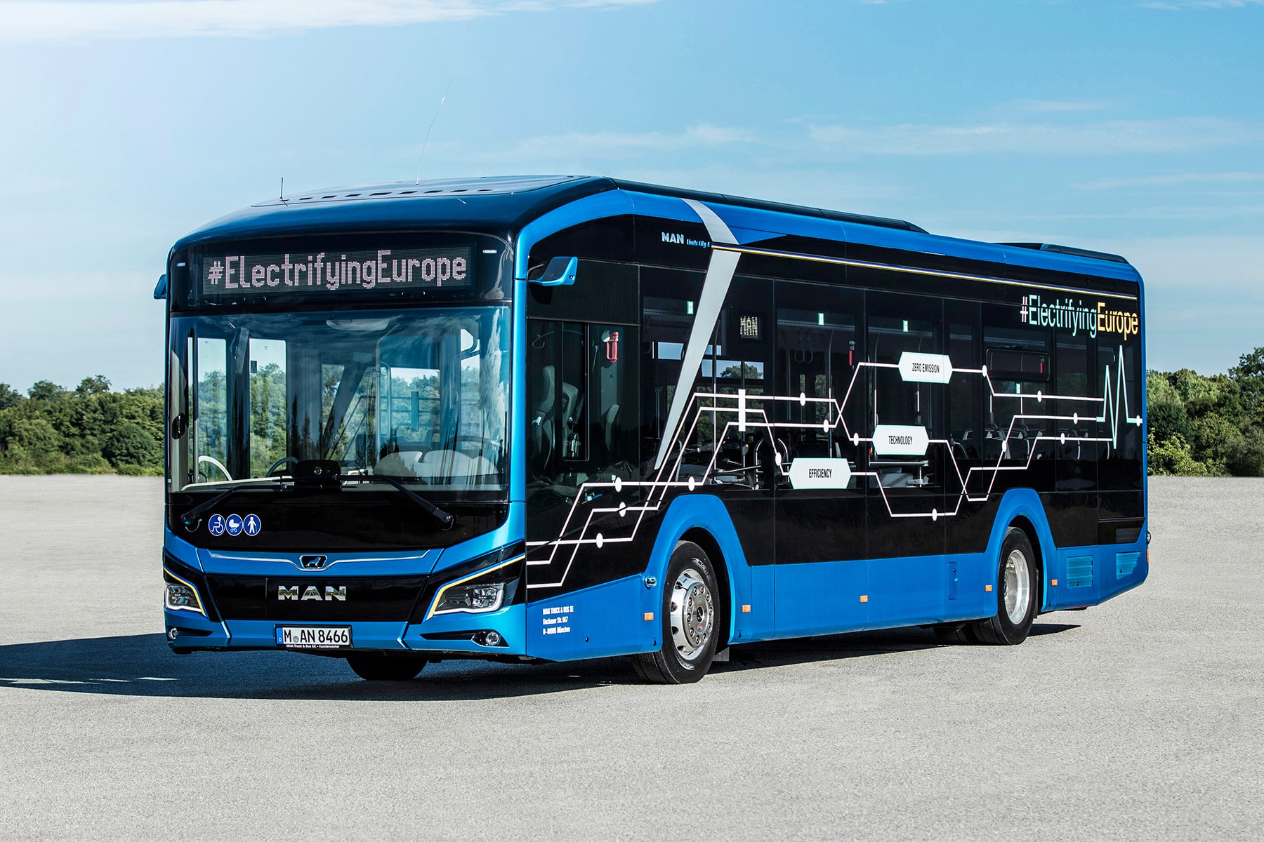 Erste-E-Busse-fahren-durch-Ahrensburg
