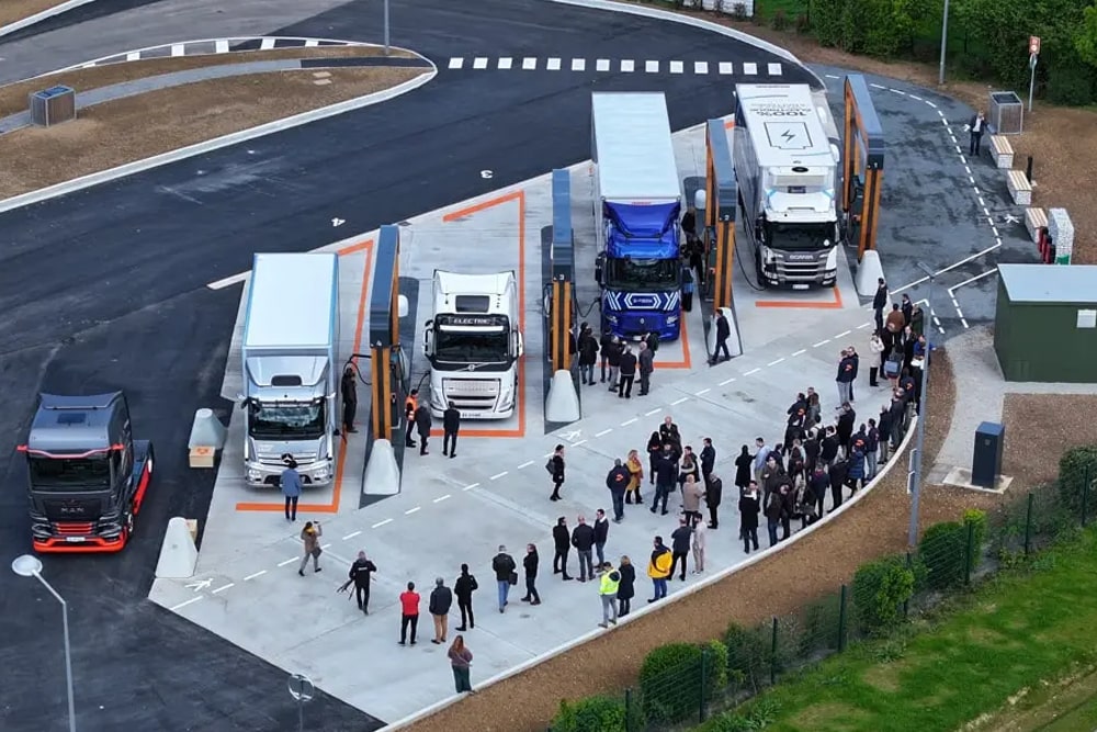 milence ladestation charging station e lkw electric truck frankreich france heudebouville 2024 04 min