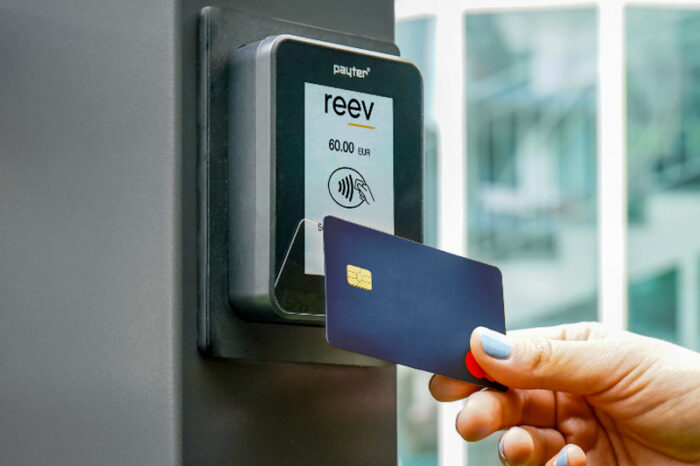 reev payment terminal ladestation charging station