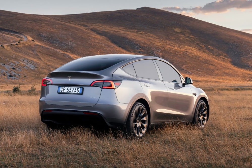 tesla model y italien italy 2024 01 min