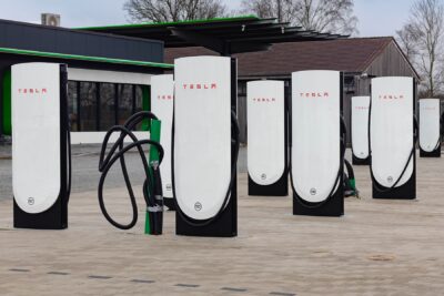 tesla supercharger ladestation charging station bispingen daniel boennighausen 2024 01 min