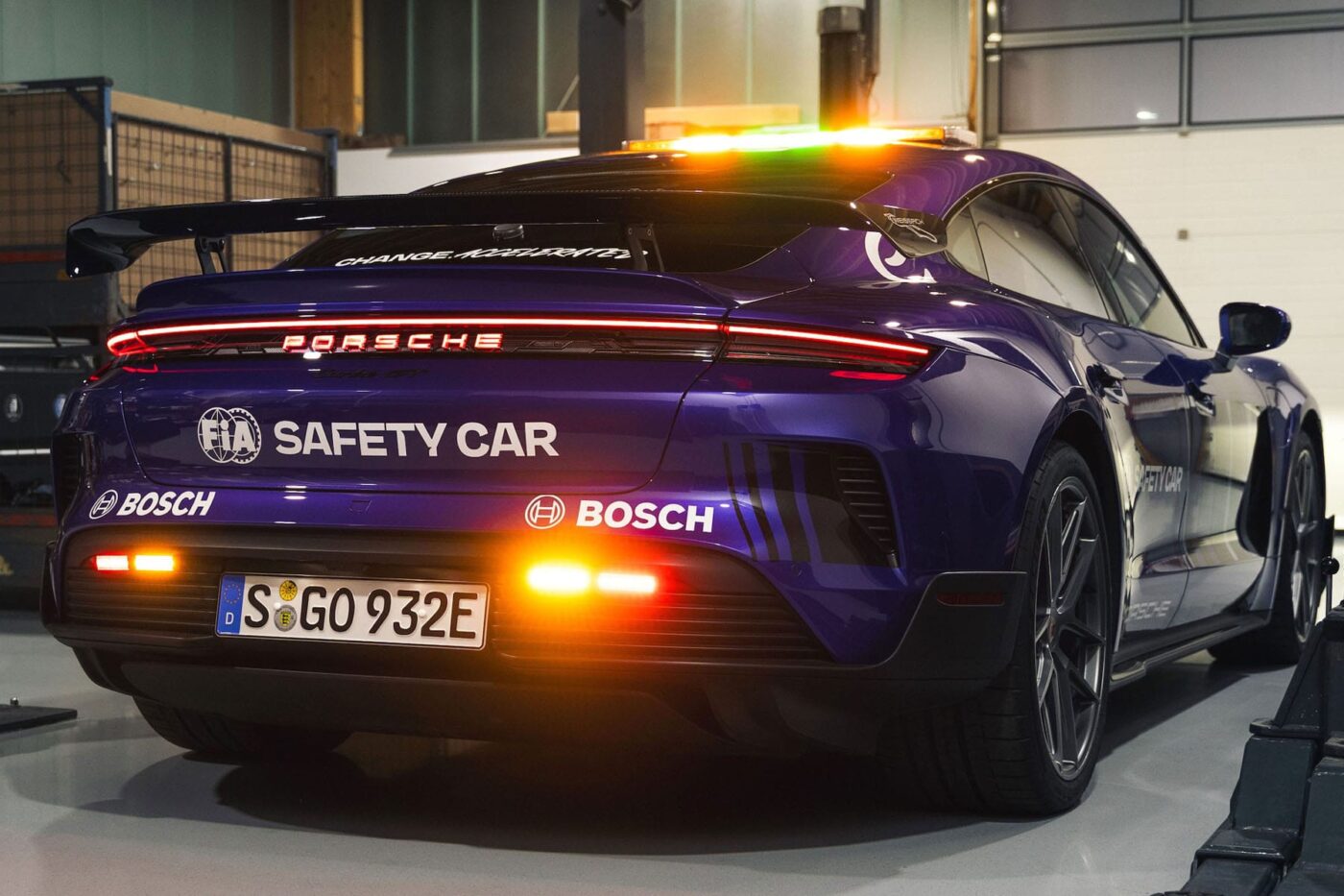 porsche taycan turbo gt safety car formel e formula e 2024 04 min