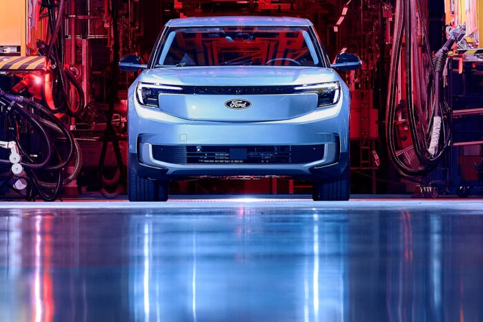 ford explorer produktion production hintergrund background 2024 01 min