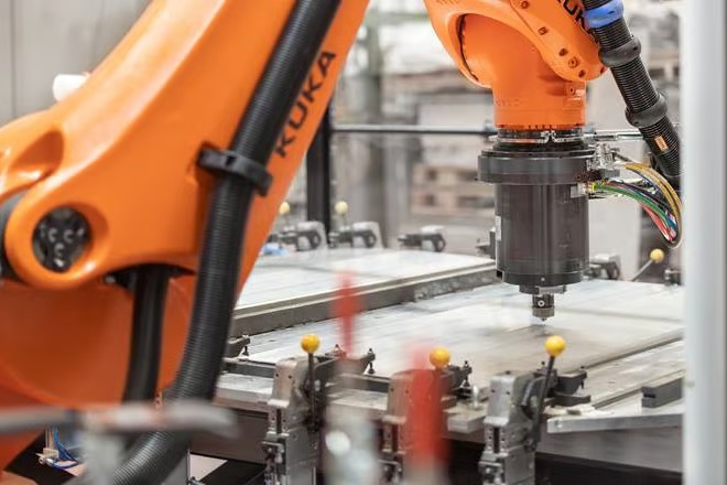 kuka e auto schweißen roboter 2024