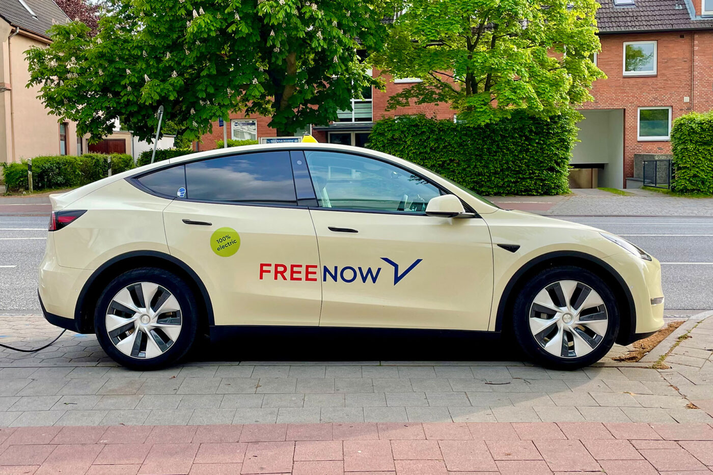 tesla model y taxi hamburg daniel boennighausen 2022 min