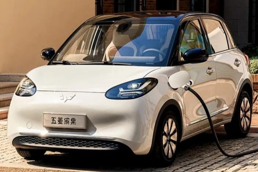 SAIC GM Wuling prasentiert Neuauflage seines E Kleinwagens Bingo electrive