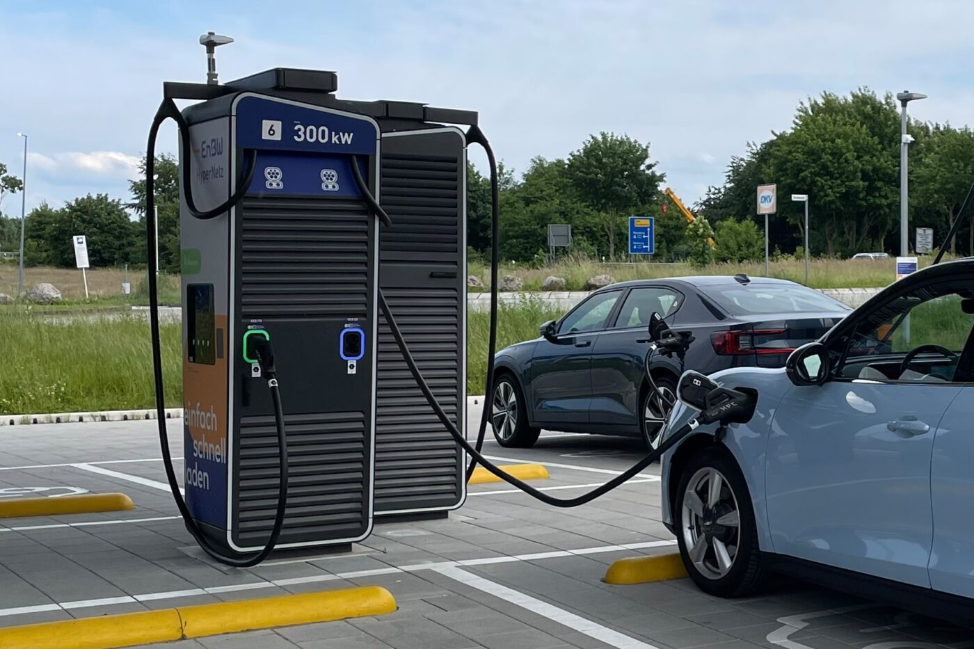 enbw ladestation charging station gwm ora 03 funky cat 2024 01 min