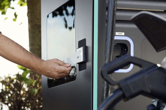 eon ladestation charging station kreditkarte credit card roaming 2024 01 min