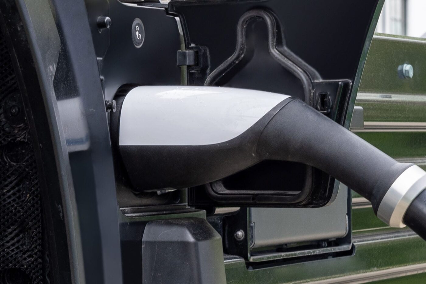 man e lkw electric truck rittal ladestation charging station nefton mcs huber suhner 2024 02 min