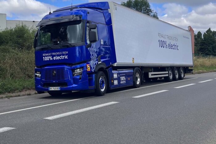 renault trucks e tech t e lkw electric truck bourg en bresse frankreich france hintergrund background 2024 01 min