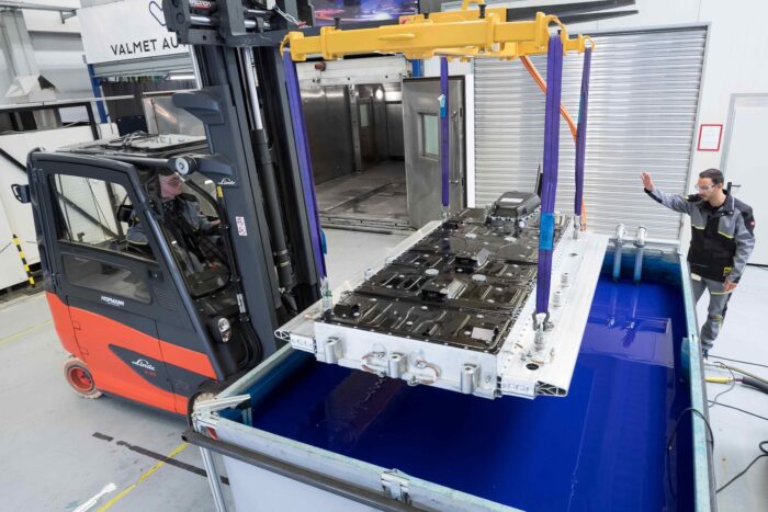 valmet automotive batterie testcenter tauchbecken