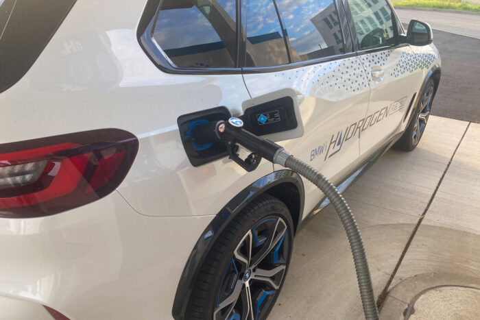 bmw ix5 hydrogen prototyp fcev test 2024 23