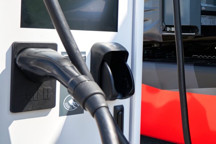 man etruck e lkw electric truck abb ladestation charging station mcs 2024 01 min