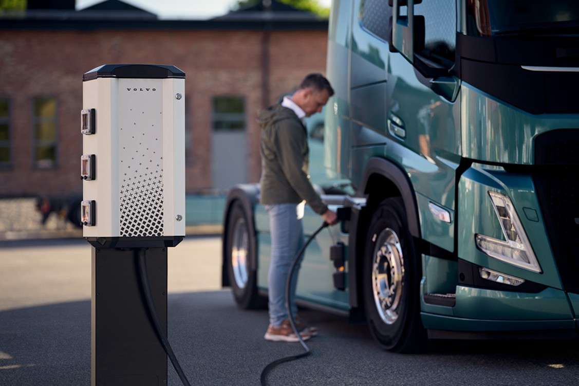 volvo trucks e lkw electric truck ladestation charging station dienst charging management 2024 01