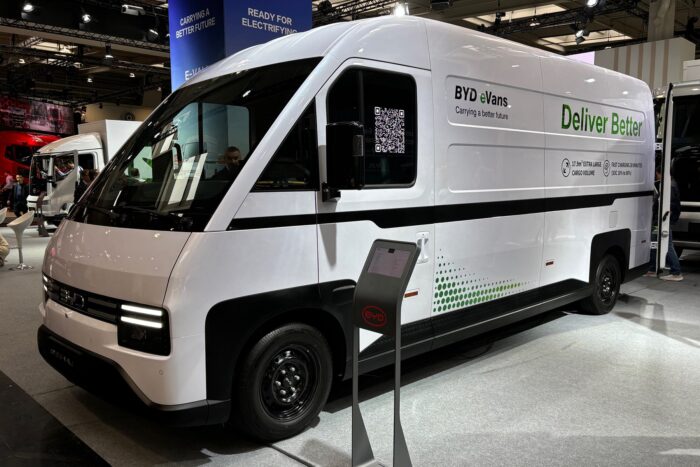 byd e vali e transporter electric transporter 2024 04 min