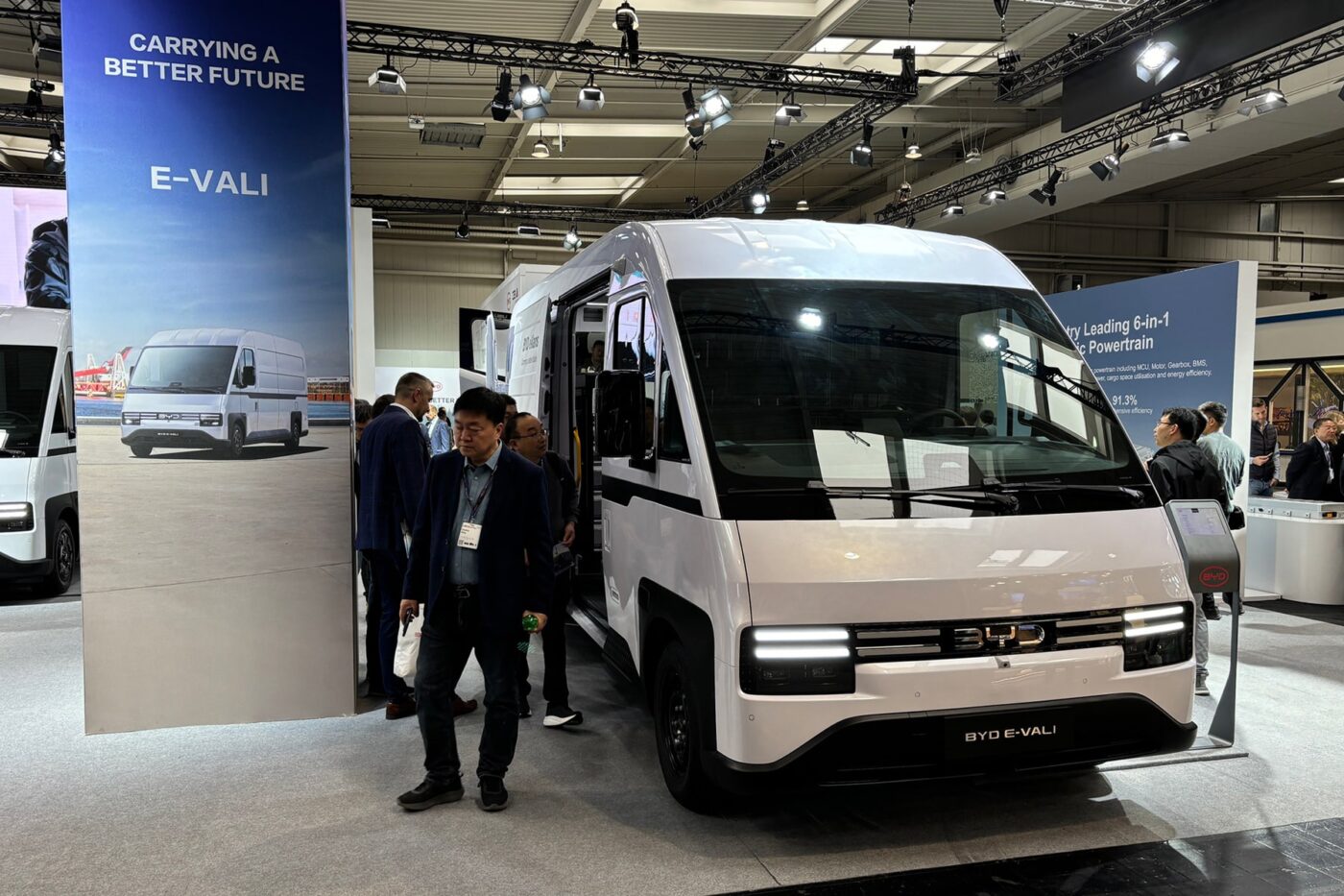 byd e vali e transporter electric transporter 2024 05 min byd e vali e transporter electric transporter 2024 05 min