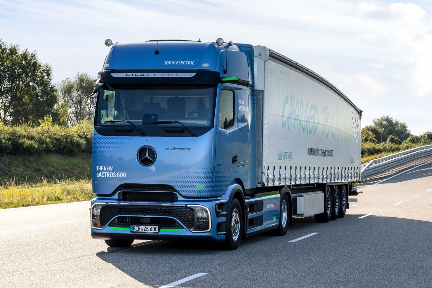 daimler truck mercedes benz eactros 600 e lkw electric truck 2024 01 min