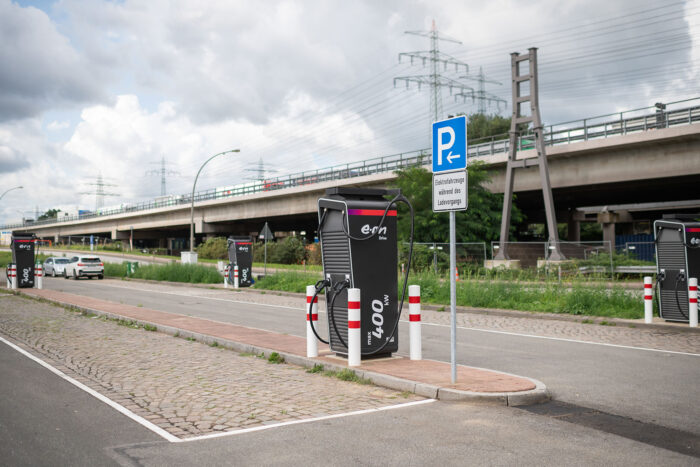 eon ladestation charging station e lkw electric truck hamburg 2024 01