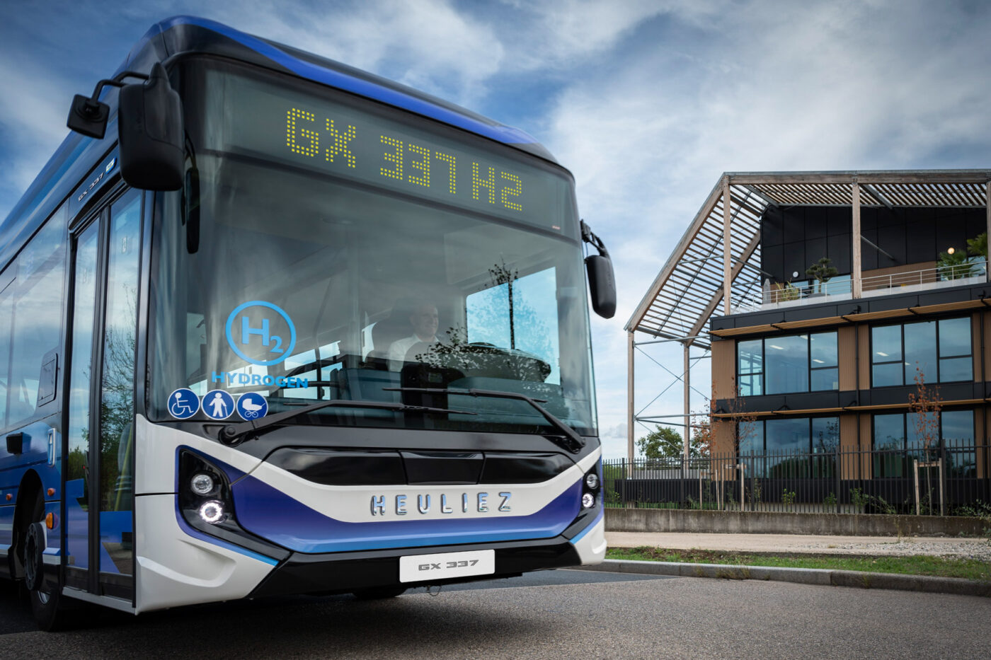 iveco bus heuliez gx 337 h2 frankreich lorient 2024