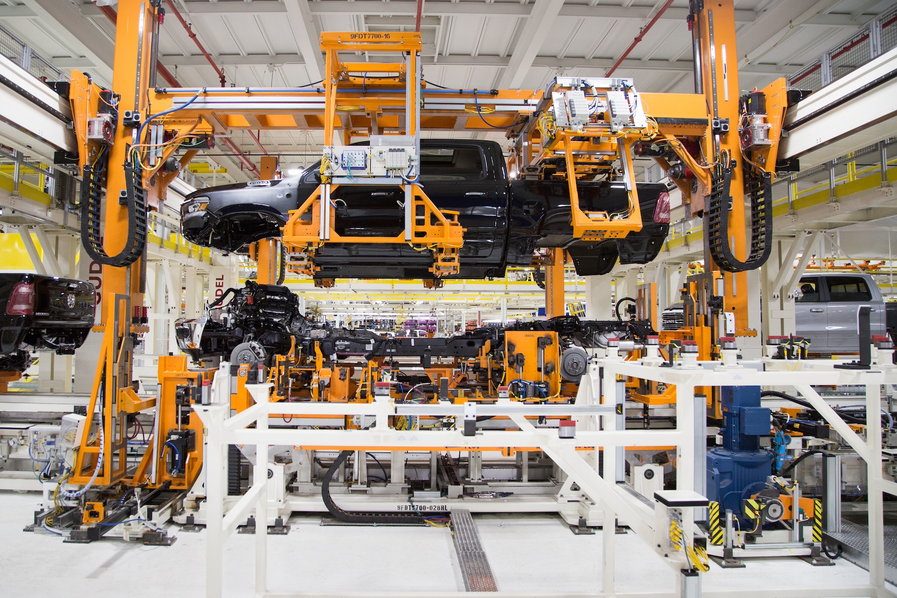 Stellantis-investiert-in-Produktion-von-elektrischem-Ram-und-Jeep