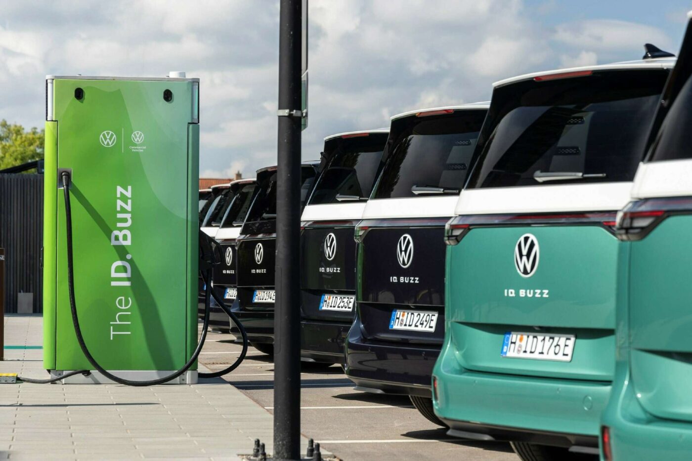 volkswagen nutzfahrzeuge id buzz ladesäule elli 2024