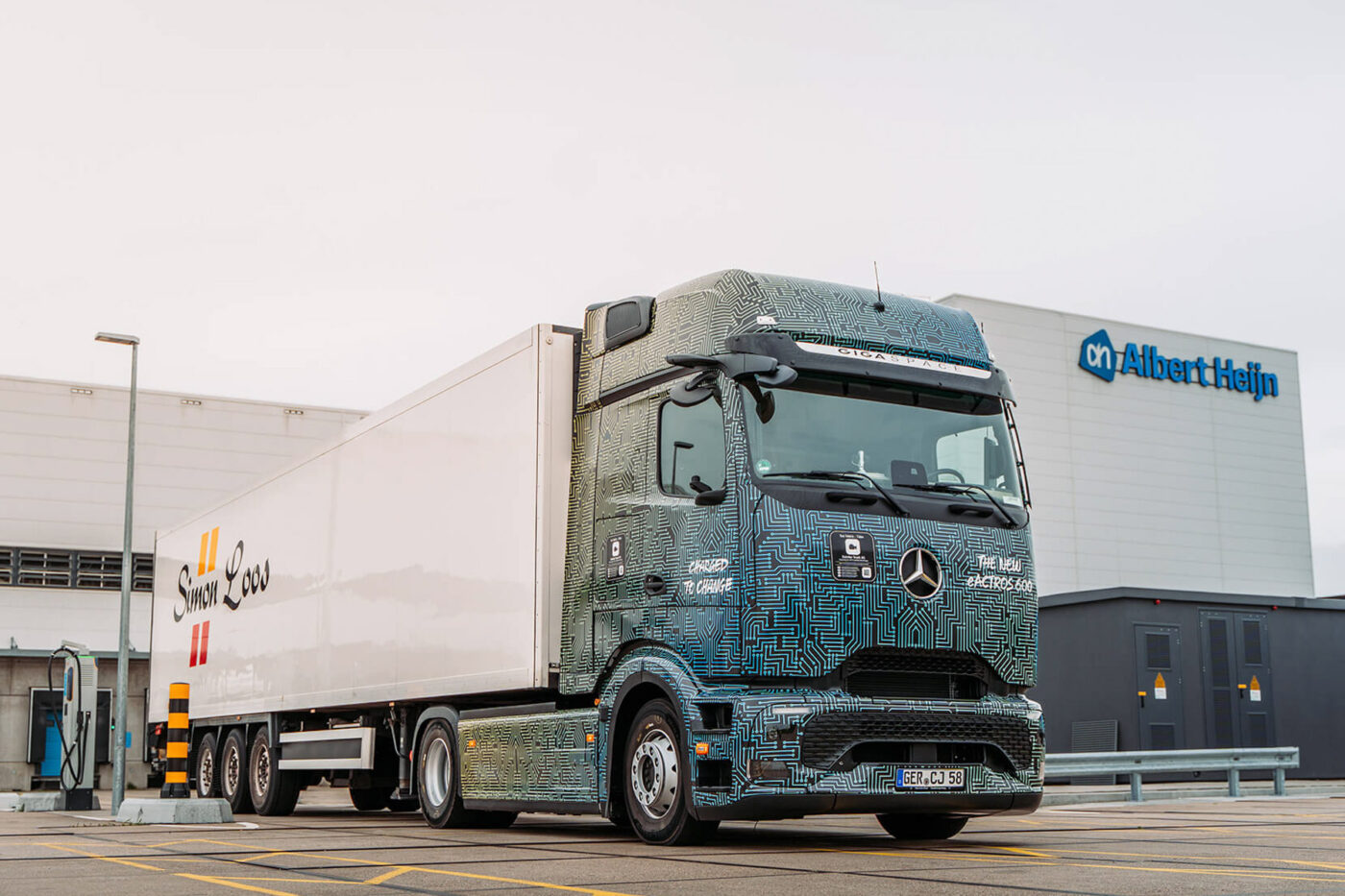 daimler truck mercedes benz eactros 600 simon loos 2024