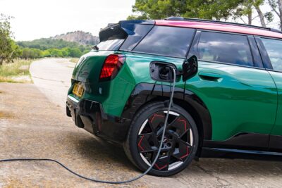 mini john cooper works aceman ladestation charging station wallbox grossbritannien uk 2024 01 min