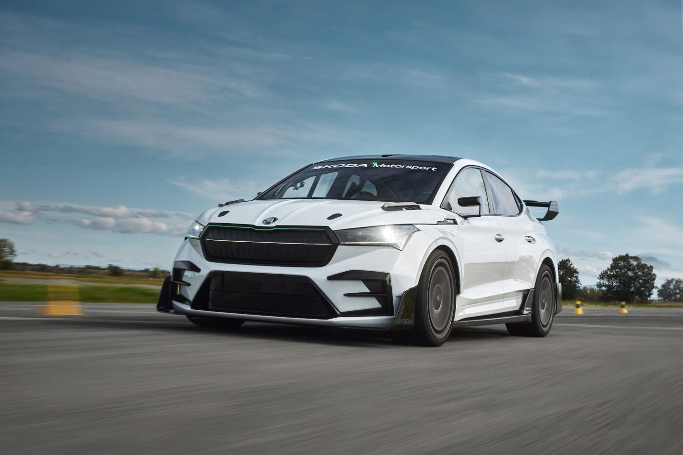 skoda enyaq rs race 1