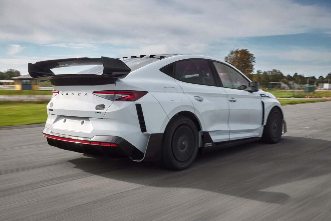 skoda enyaq rs race 24039
