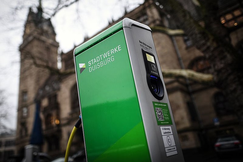 Stadtwerke Duisburg nehmen acht neue Ladepunkte in Betrieb