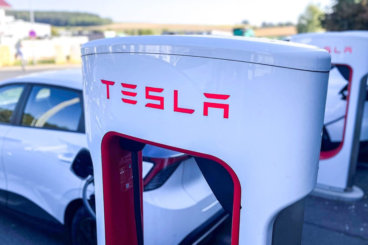tesla supercharger ladestation charging station 2024 001 min