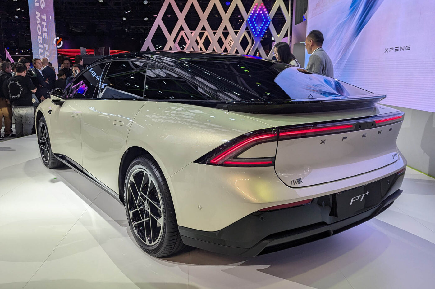 xpeng p7plus pariser autosalon paris motor show 2024 01 min xpeng p7plus pariser autosalon paris motor show 2024 01 min