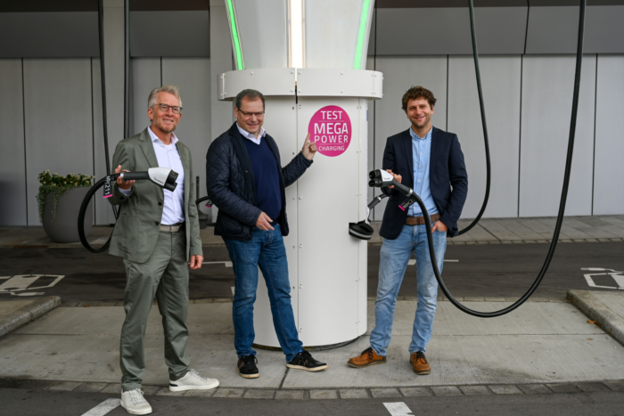 bietergemeinschaft strabag eloaded r loaded e lkw ladestationen 2024