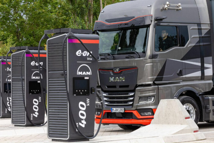 eon man e lkw ladestation karlsbeld münchen 2024