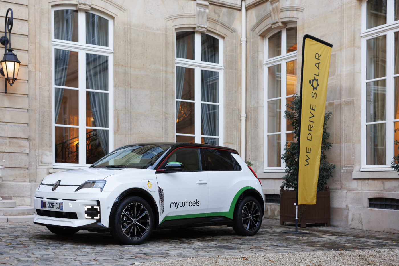 europe's first v2g car sharing service partnership between renault group, we drive solar, mywheels and utrecht