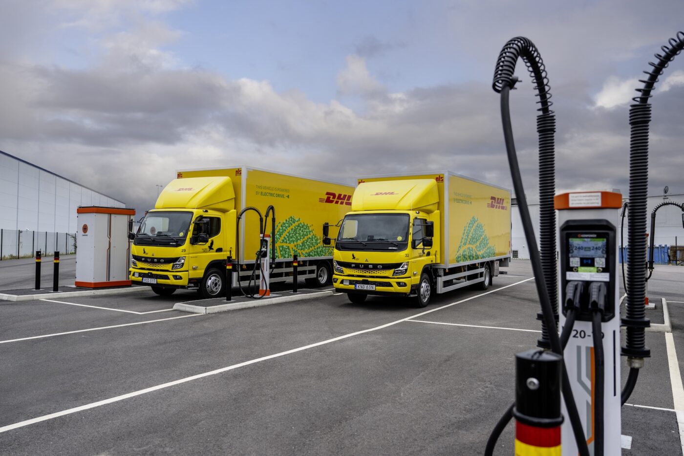 fuso ecanter an ladestation bei falkenklev dhl malmoe