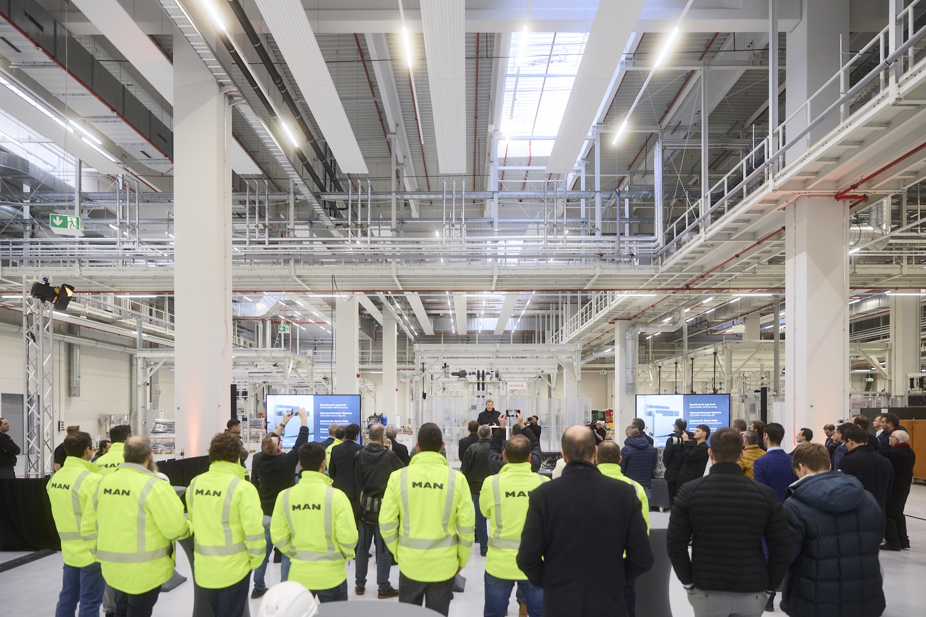 Richtfest-f-r-neue-Batterieproduktion-von-MAN-in-N-rnberg